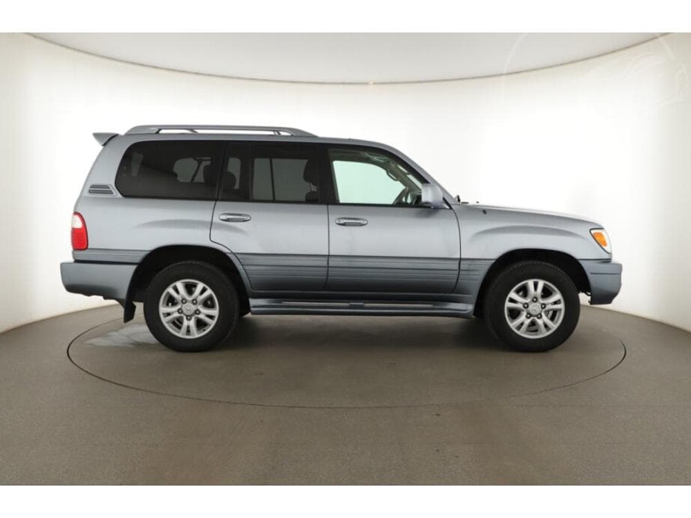 2004 Lexus LX - 16