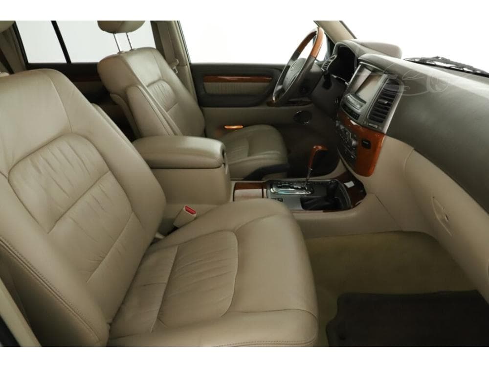 2004 Lexus LX - 19