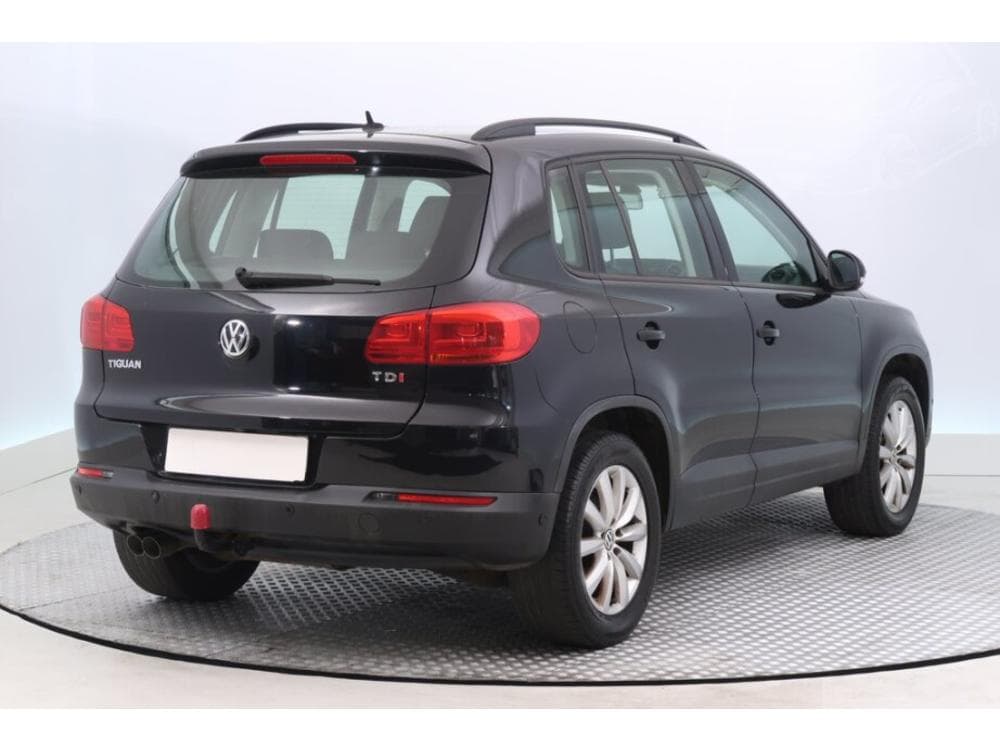 2012 Volkswagen TIGUAN - 9