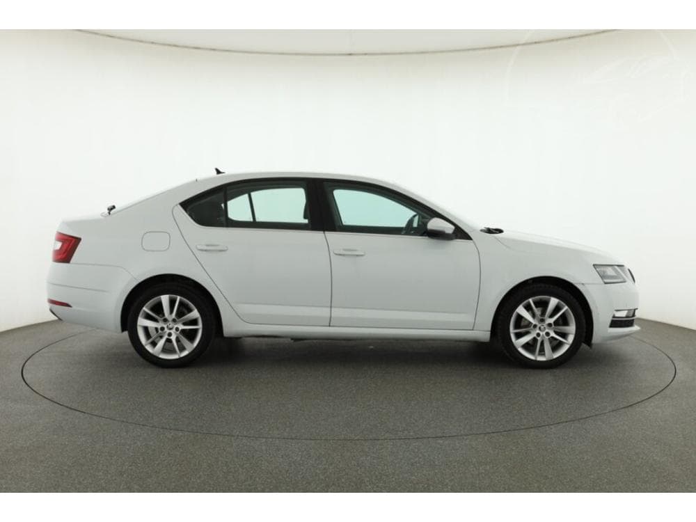 2018 Škoda OCTAVIA - 16