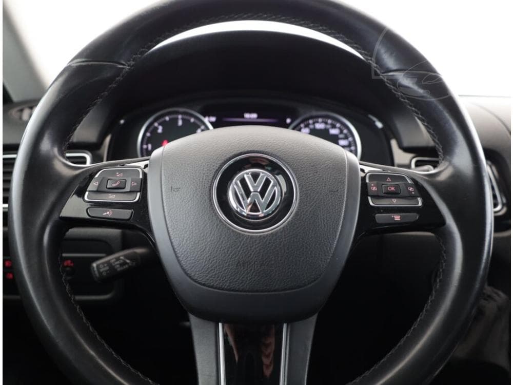 2013 Volkswagen TOUAREG - 8