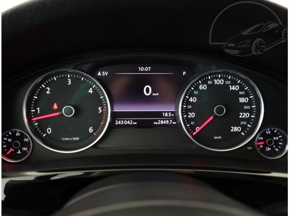 2013 Volkswagen TOUAREG - 9