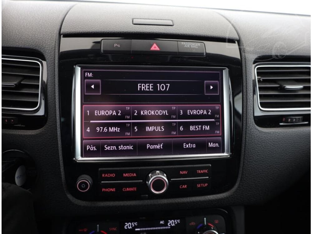 2013 Volkswagen TOUAREG - 11