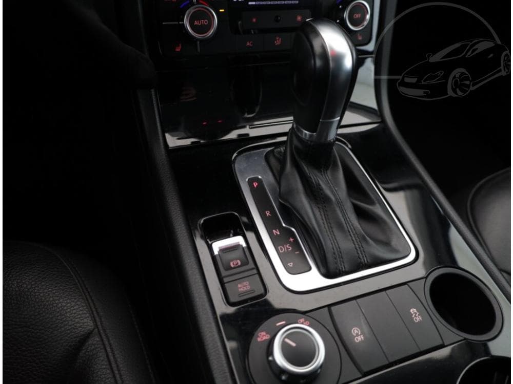 2013 Volkswagen TOUAREG - 15