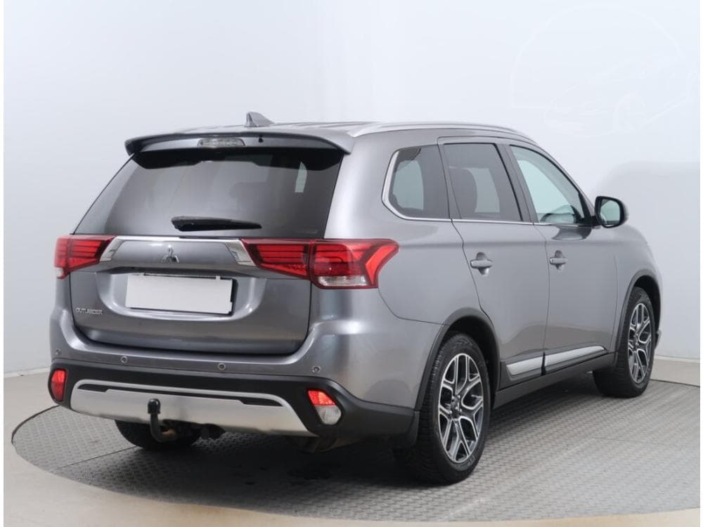 2020 Mitsubishi OUTLANDER - 9