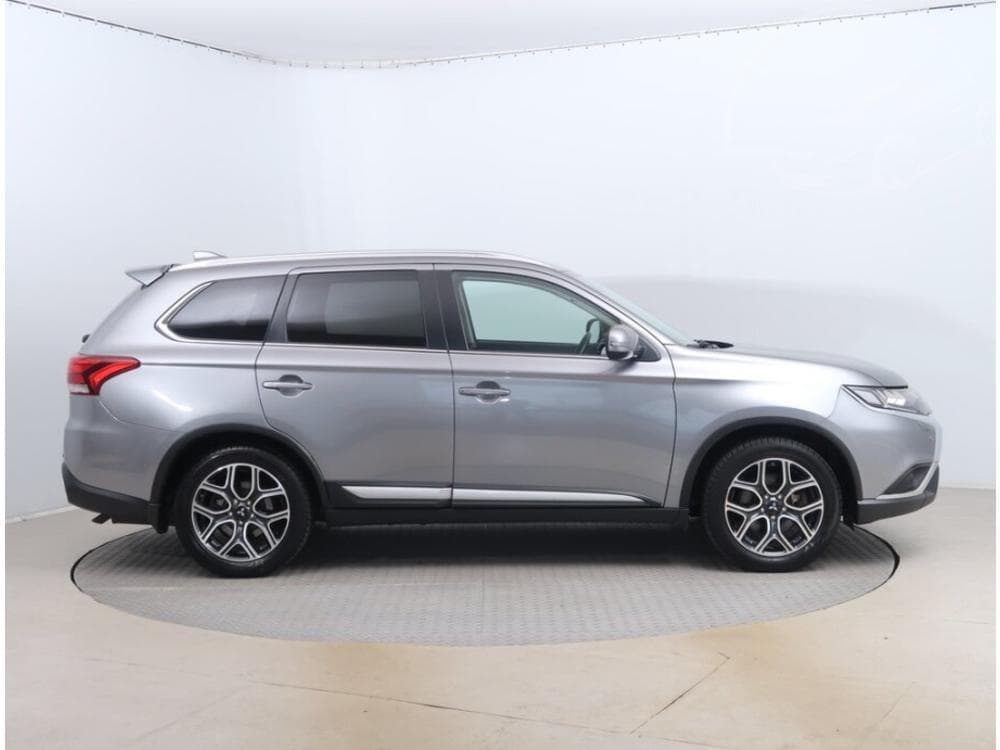 2020 Mitsubishi OUTLANDER - 11