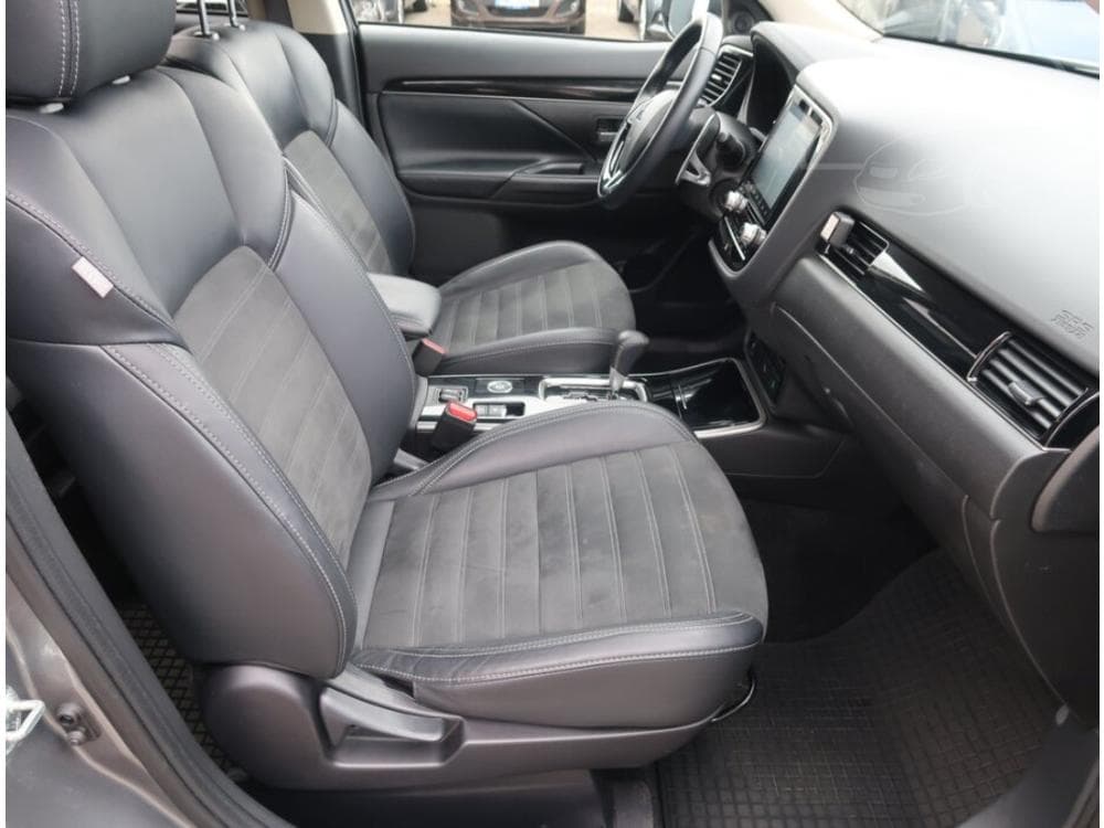 2020 Mitsubishi OUTLANDER - 17