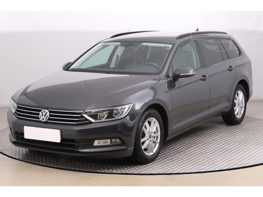2018 Volkswagen PASSAT - 2