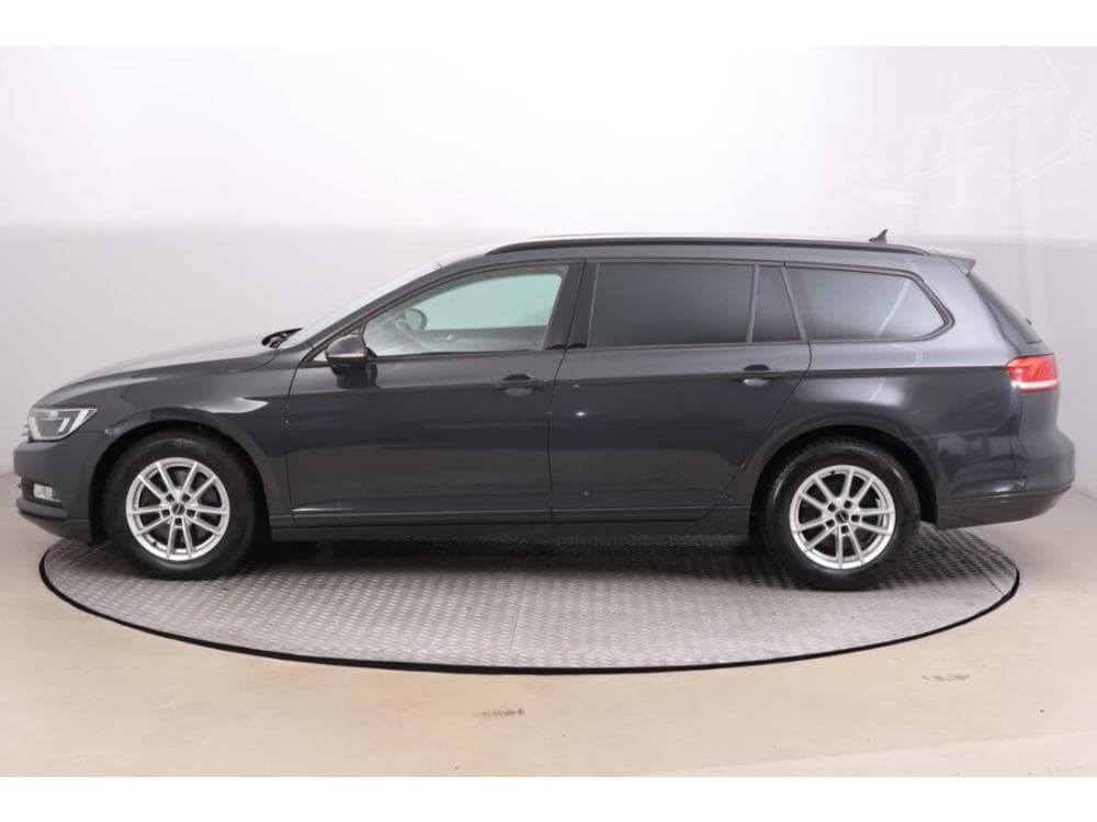 2018 Volkswagen PASSAT - 3
