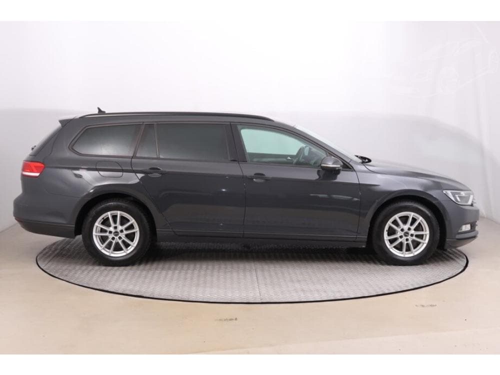 2018 Volkswagen PASSAT - 6