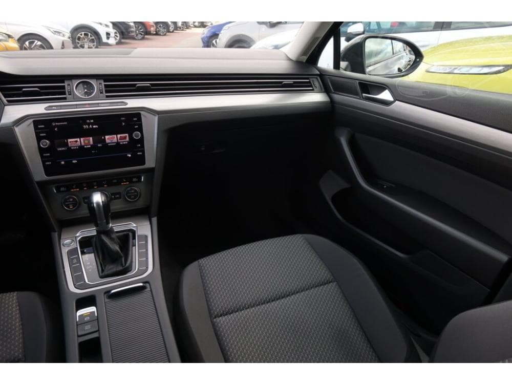 2018 Volkswagen PASSAT - 8