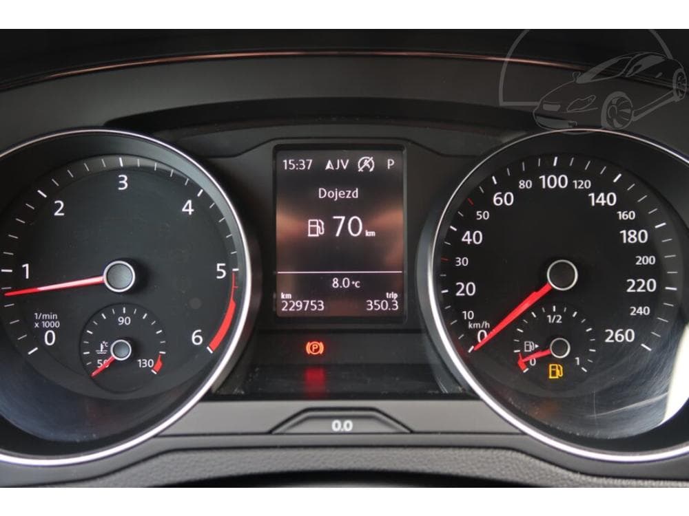 2018 Volkswagen PASSAT - 11