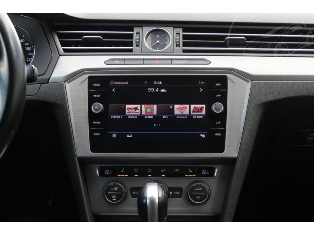 2018 Volkswagen PASSAT - 12
