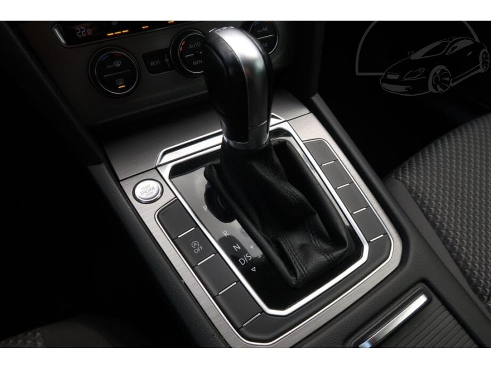 2018 Volkswagen PASSAT - 13