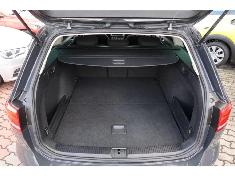 2018 Volkswagen PASSAT - 14