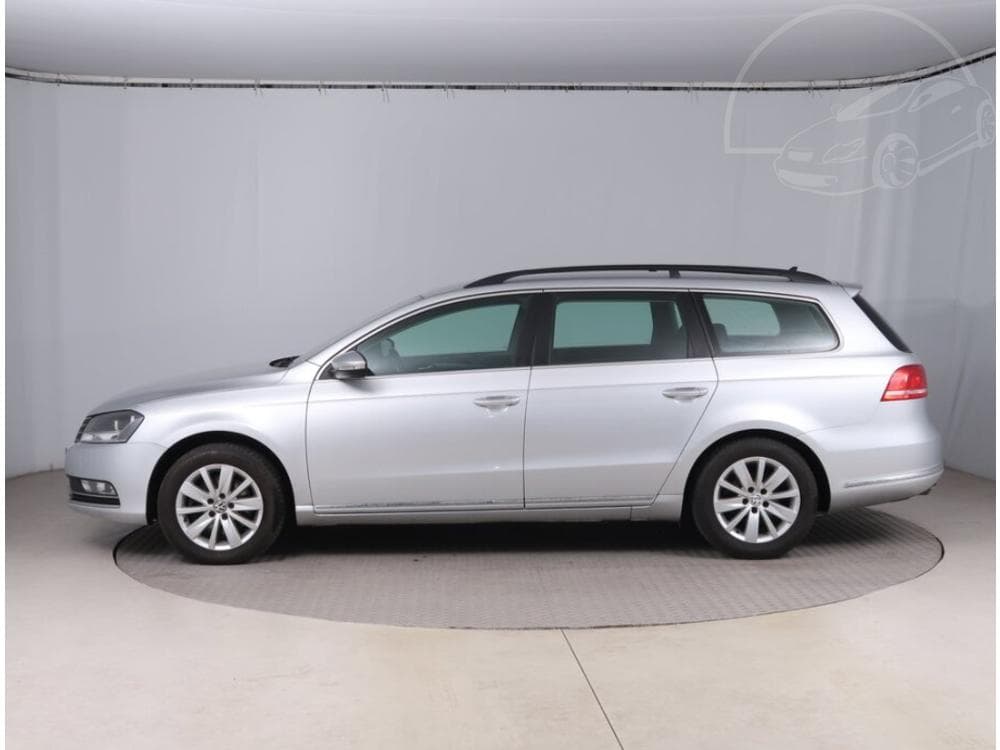 2011 Volkswagen PASSAT - 9