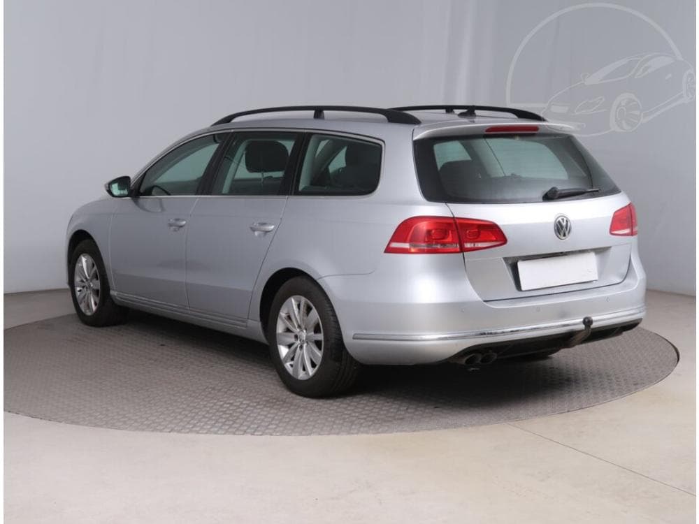 2011 Volkswagen PASSAT - 13