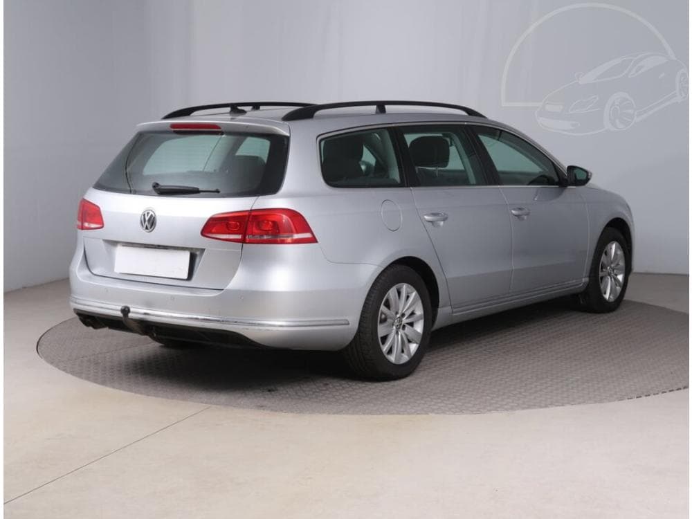 2011 Volkswagen PASSAT - 17