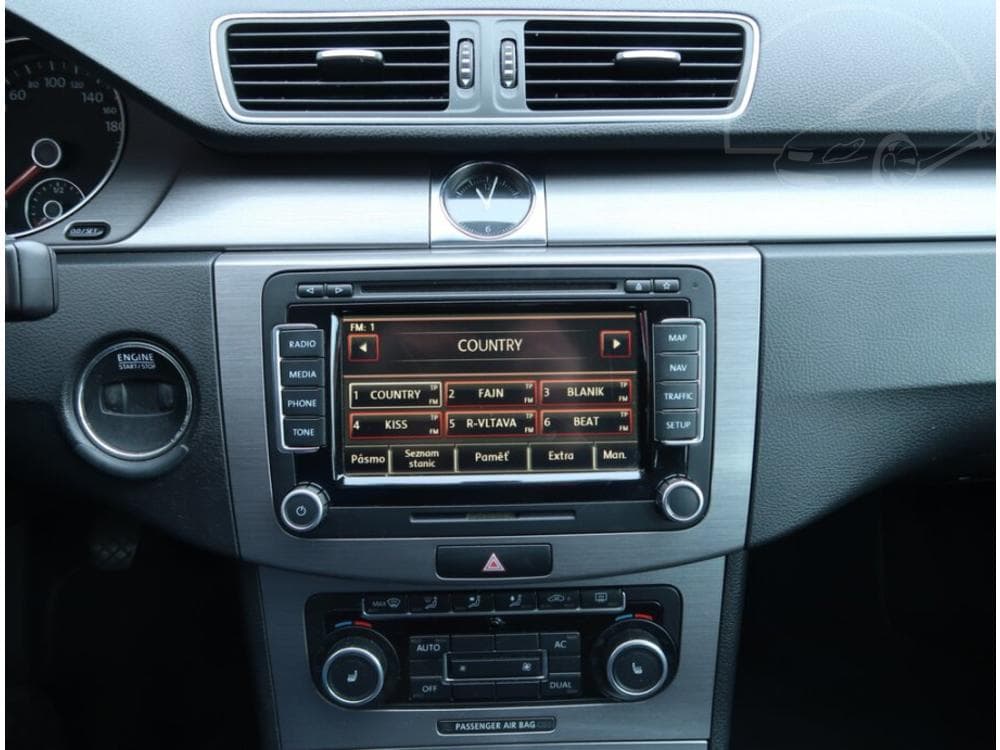 2011 Volkswagen PASSAT - 45