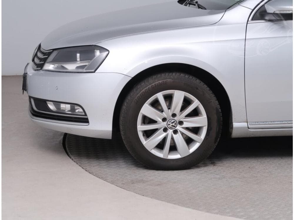 2011 Volkswagen PASSAT - 53