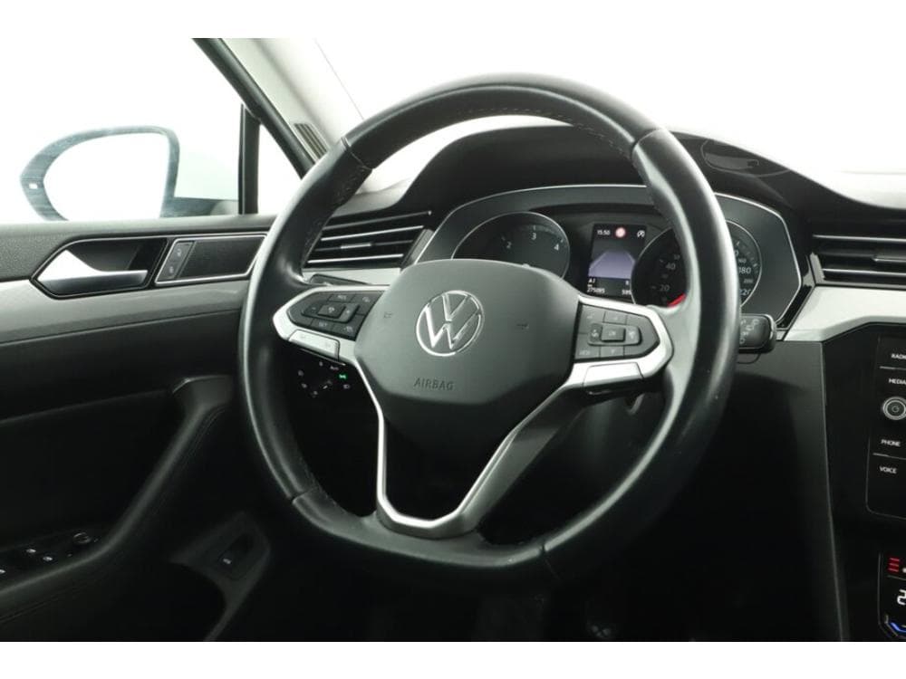 2021 Volkswagen PASSAT - 10