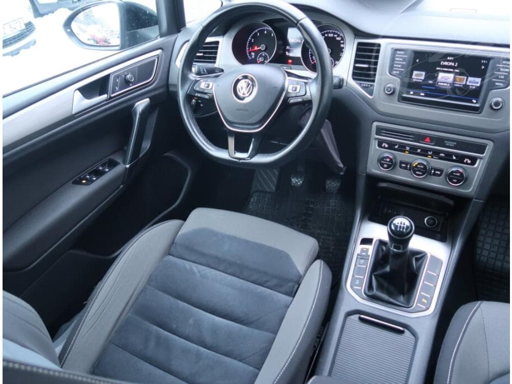 2016 Volkswagen GOLF - 31