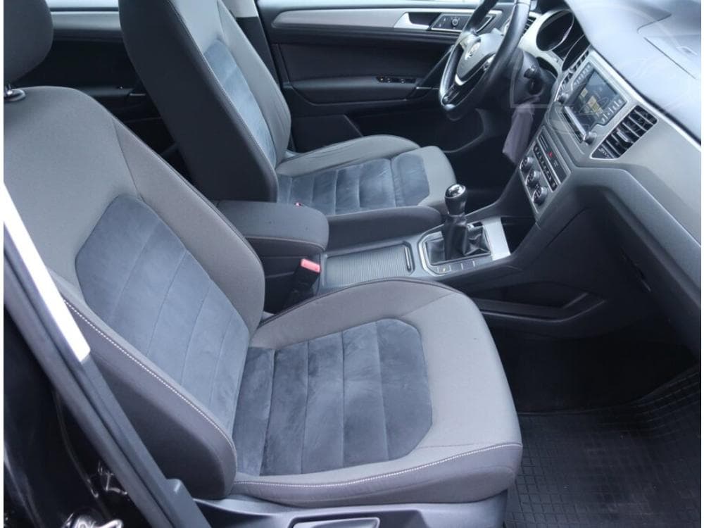 2016 Volkswagen GOLF - 41