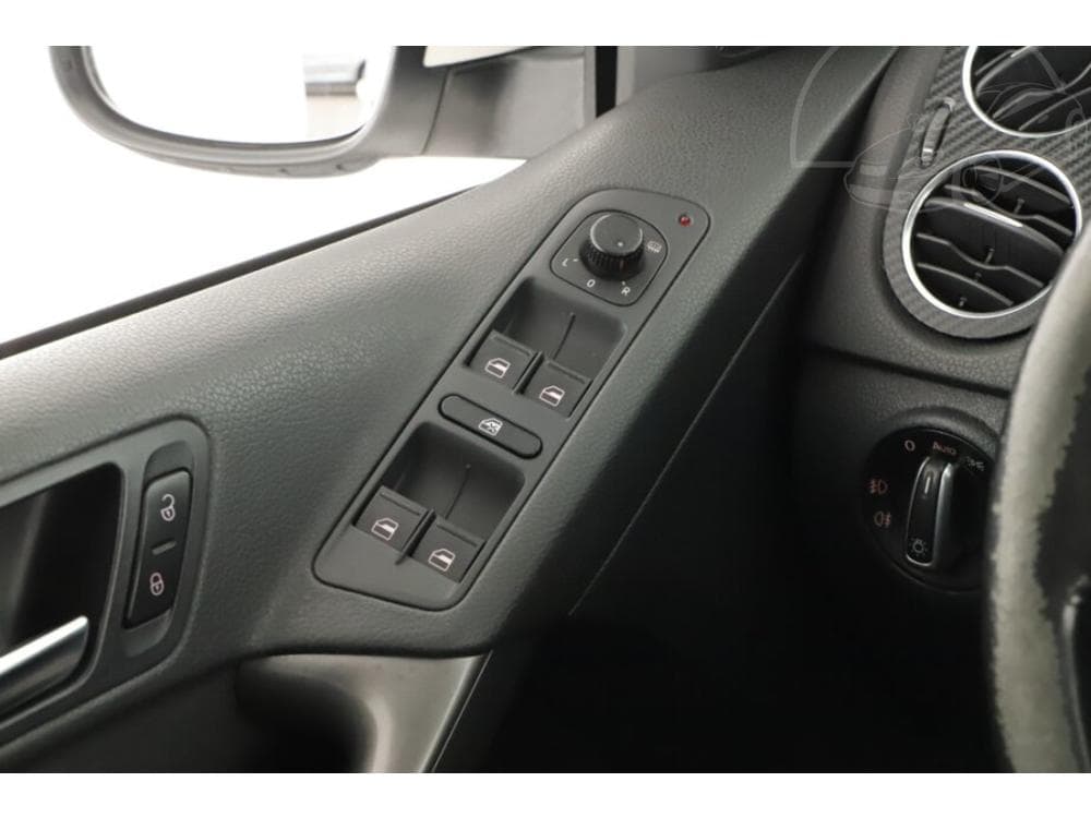 2009 Volkswagen TIGUAN - 25