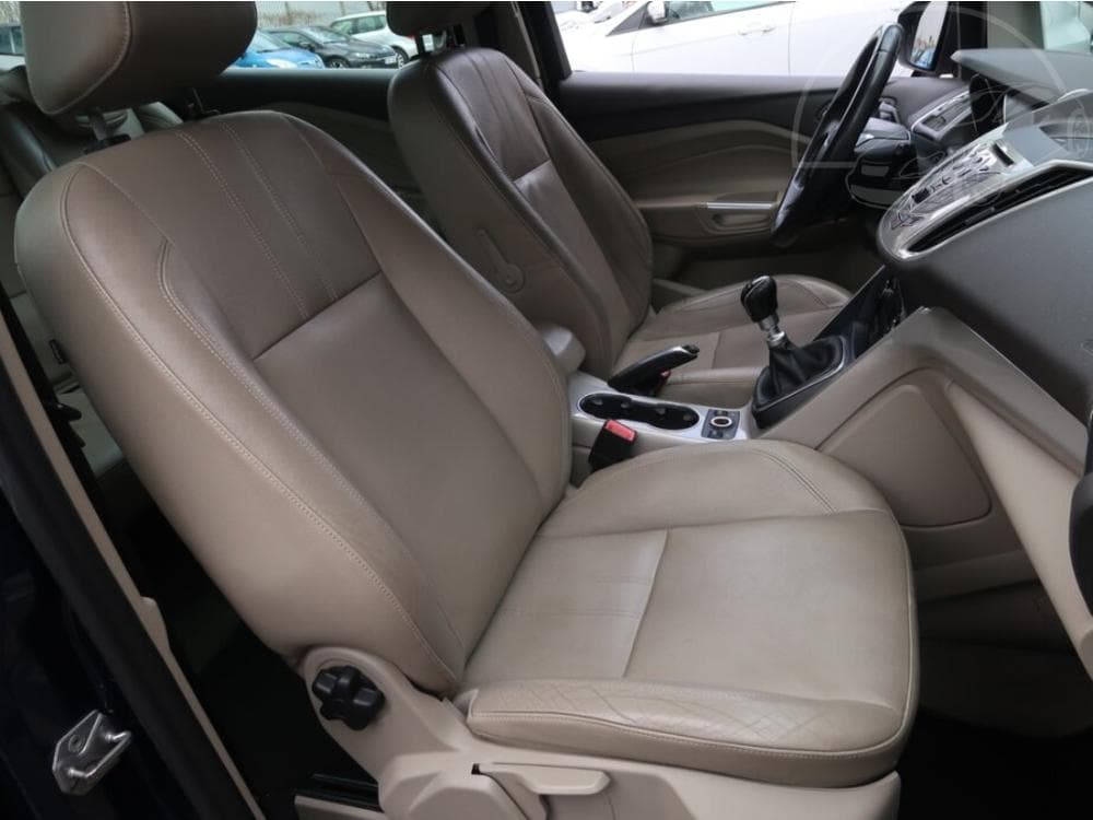 2011 Ford C-MAX - 33