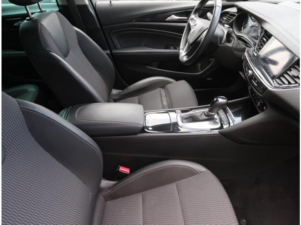 2018 Opel INSIGNIA - 25
