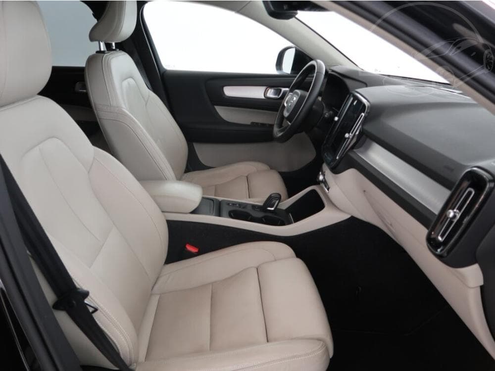 2018 Volvo XC40 - 25