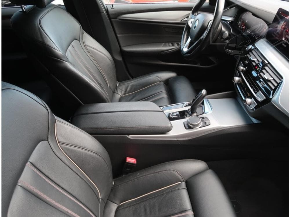2020 BMW 5-SERIES - 33