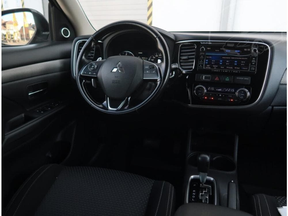 2016 Mitsubishi OUTLANDER - 16