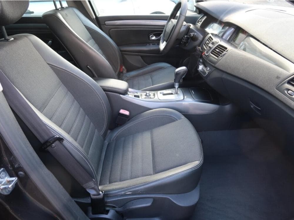 2010 Renault LAGUNA - 9