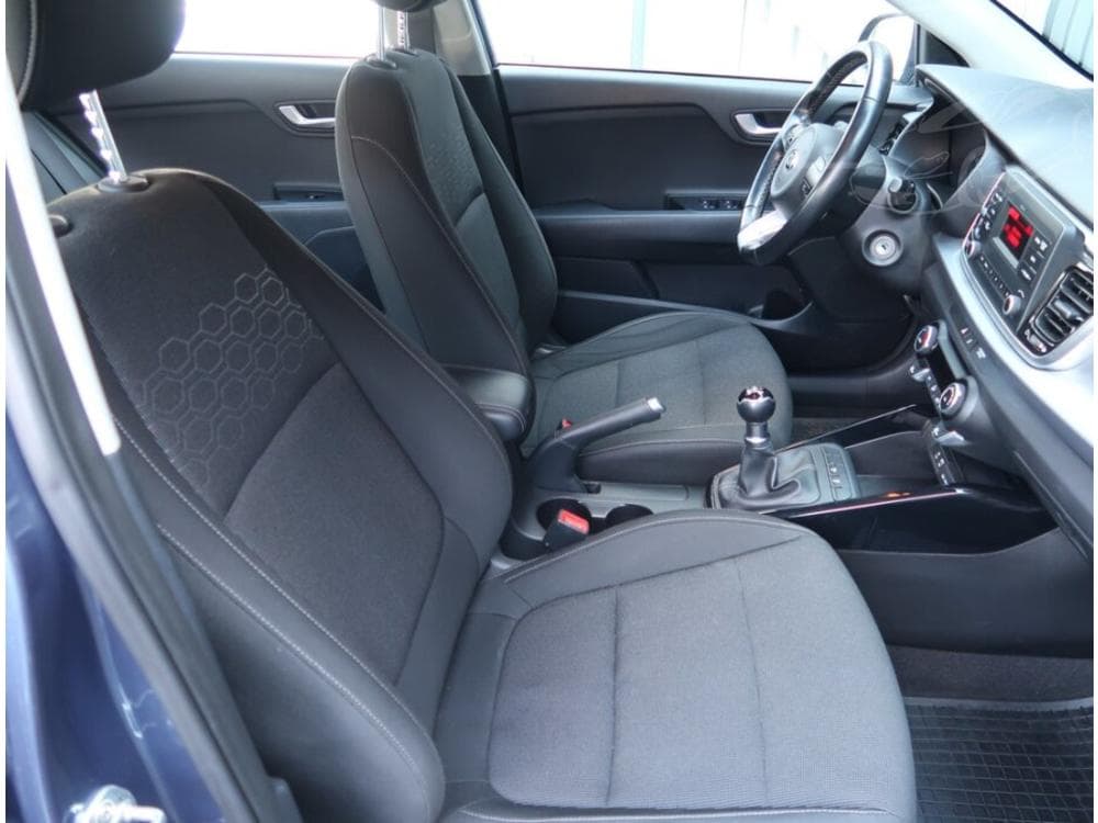 2020 Kia RIO - 25