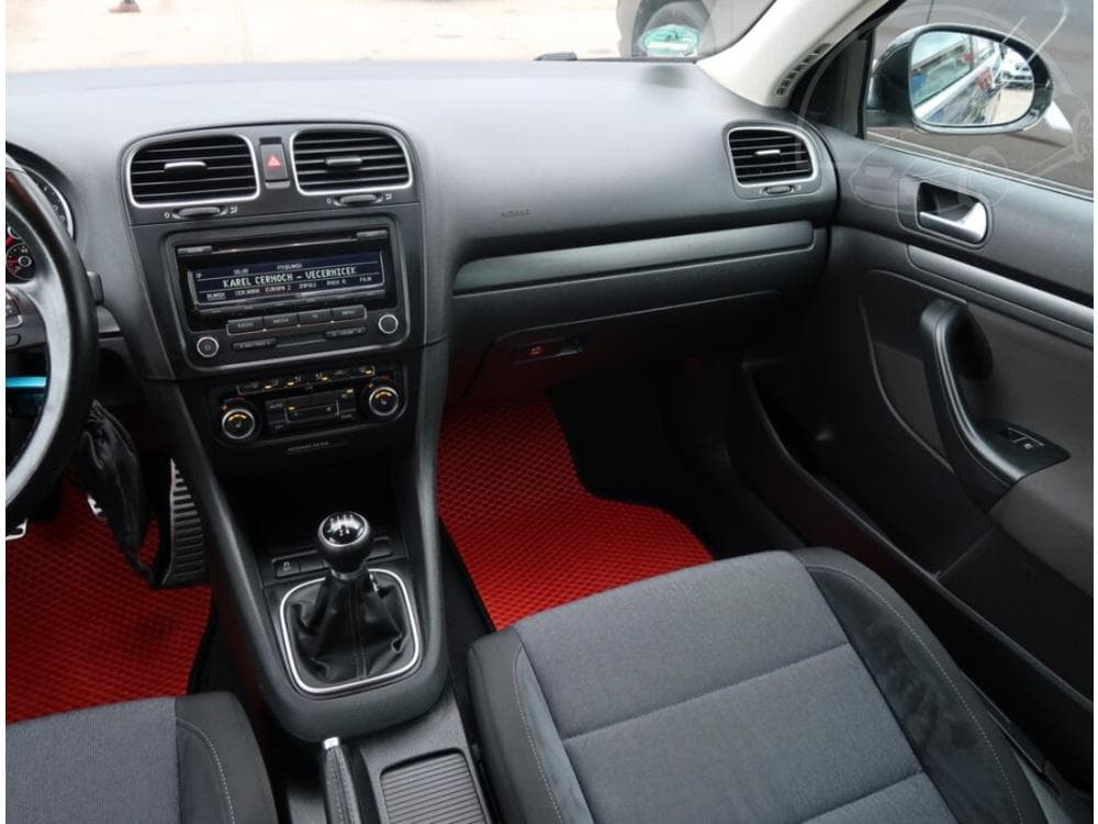 2011 Volkswagen GOLF - 8