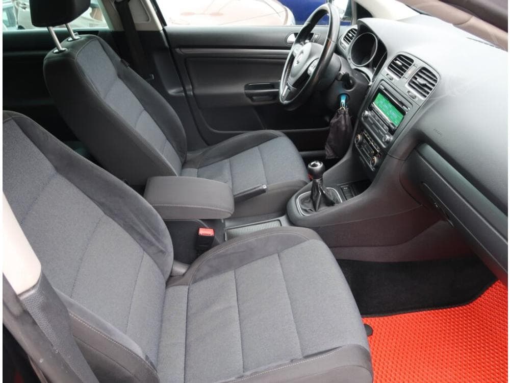 2011 Volkswagen GOLF - 9