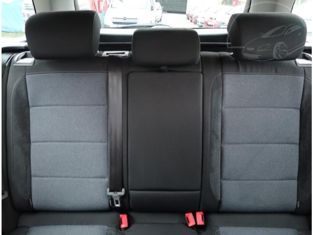 2011 Volkswagen GOLF - 10