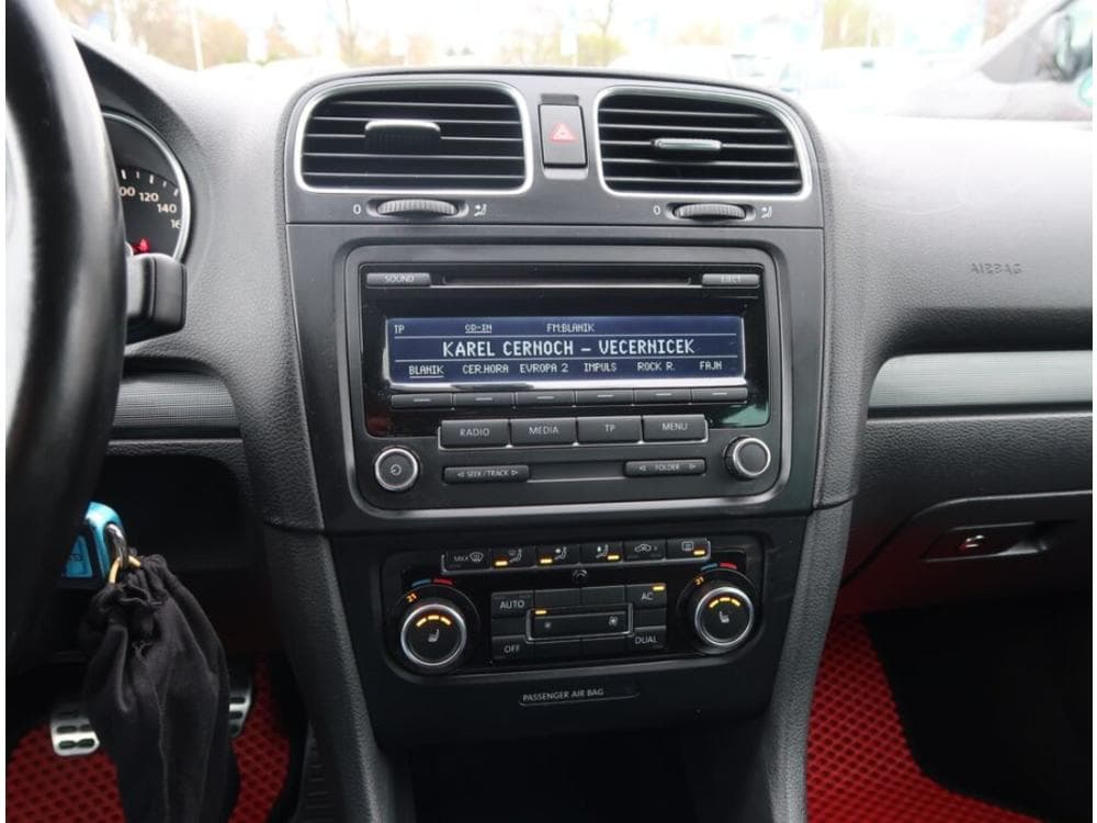 2011 Volkswagen GOLF - 12