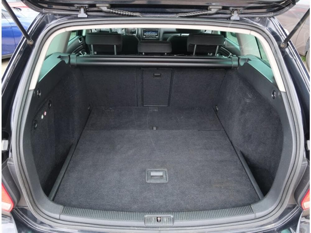 2011 Volkswagen GOLF - 13