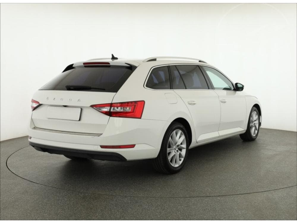2019 Škoda SUPERB - 9