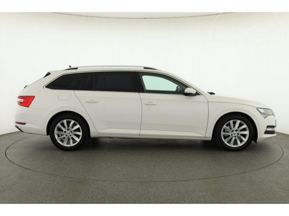 2019 Škoda SUPERB - 11