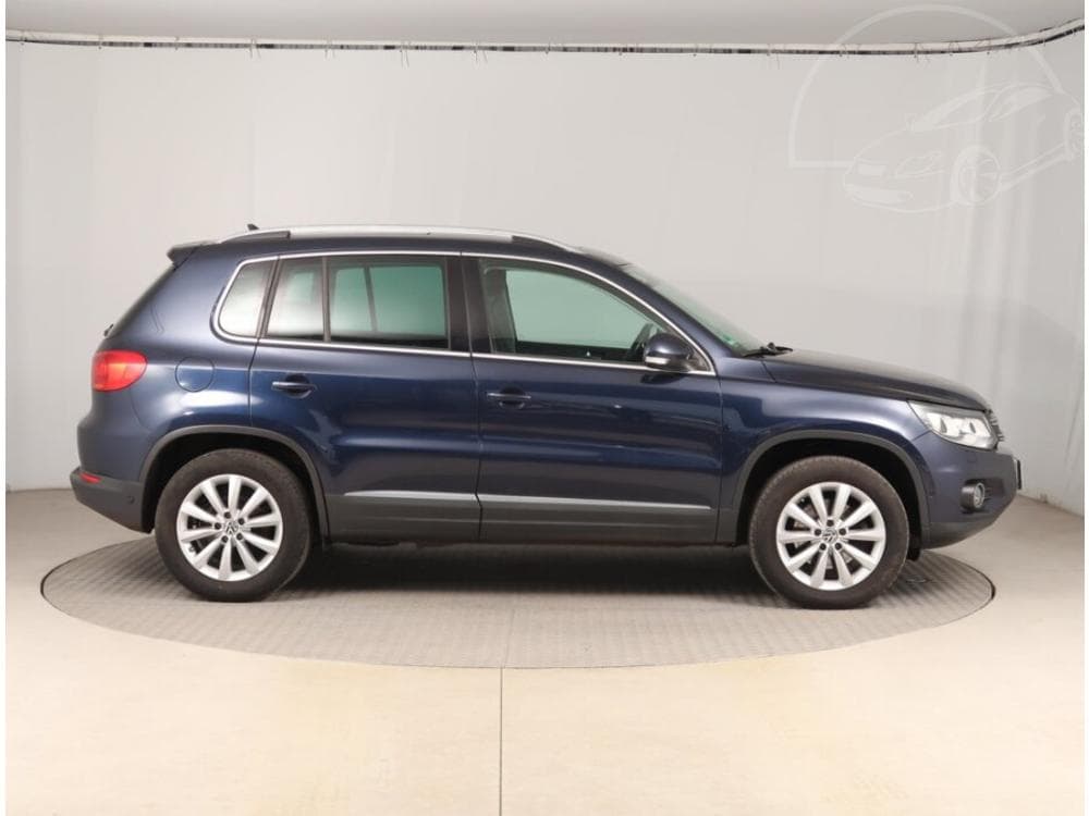 2012 Volkswagen TIGUAN - 6