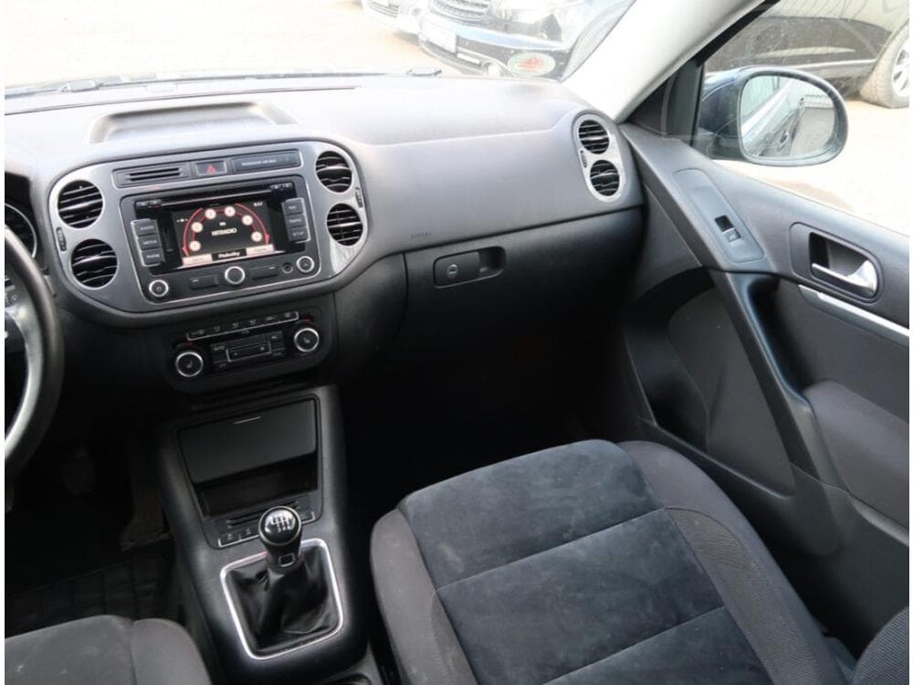 2012 Volkswagen TIGUAN - 8