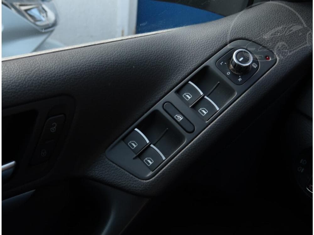 2012 Volkswagen TIGUAN - 15