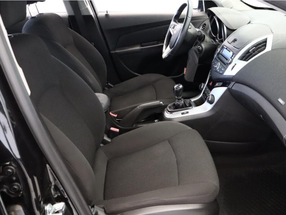 2013 Chevrolet CRUZE - 25