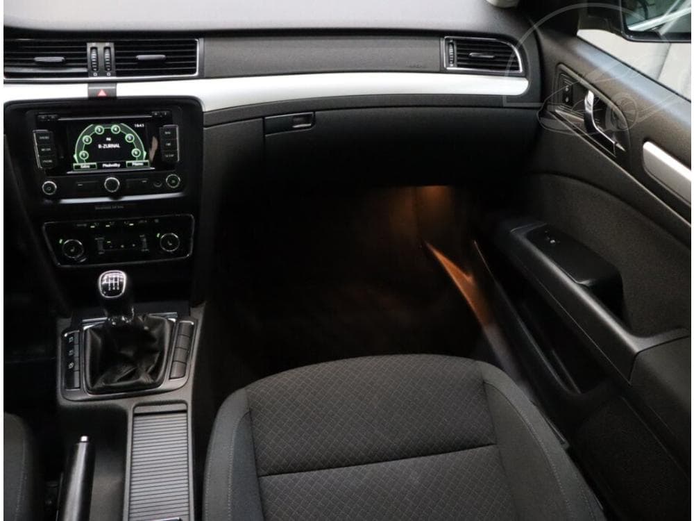 2015 Škoda SUPERB - 8