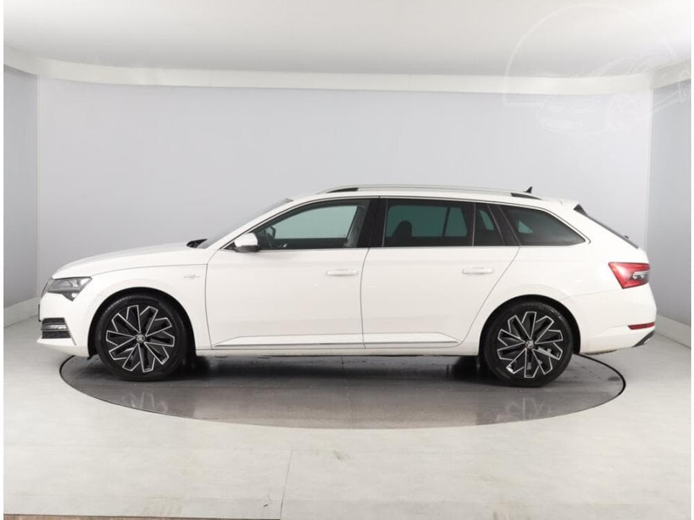 2020 Škoda SUPERB - 9
