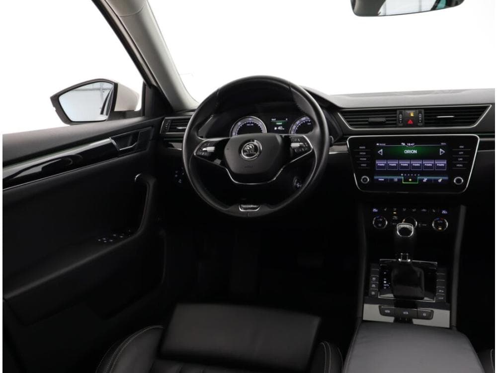 2020 Škoda SUPERB - 25