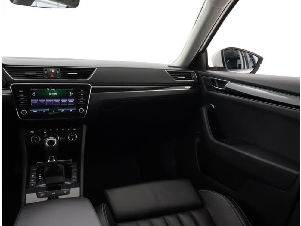 2020 Škoda SUPERB - 29